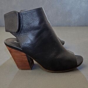 RUDSAK Black Open-Toe Heeled Boots with Brown Block Heel